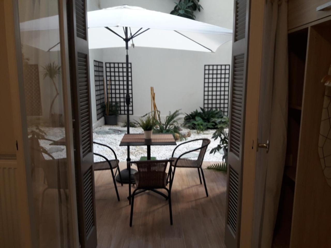 Studio Posh With Garden In Kolonaki Atenas Exterior foto